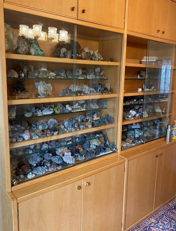 crystal display cabinet