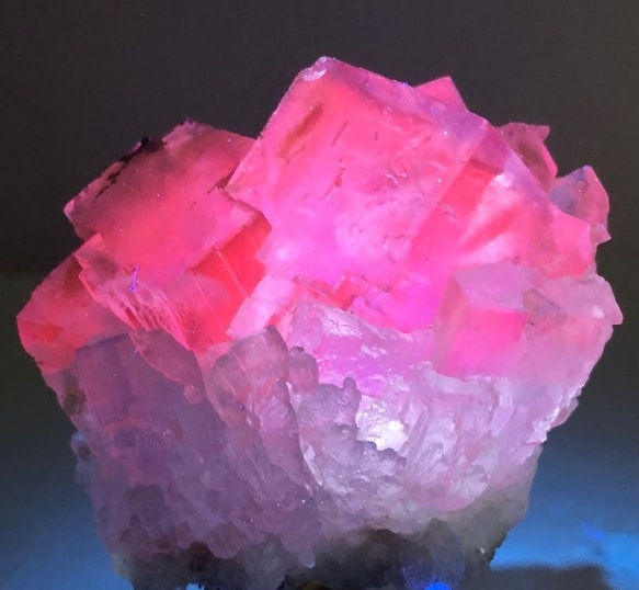 Popular Rocks That Glow Under UV Light